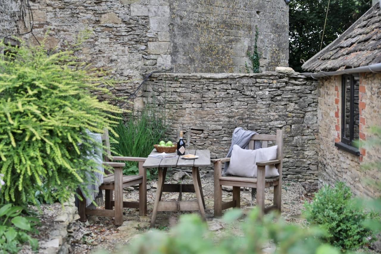 The Bothy Beverston Castle Tetbury Exterior foto
